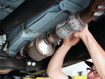 Замена трубы выхлопной системы